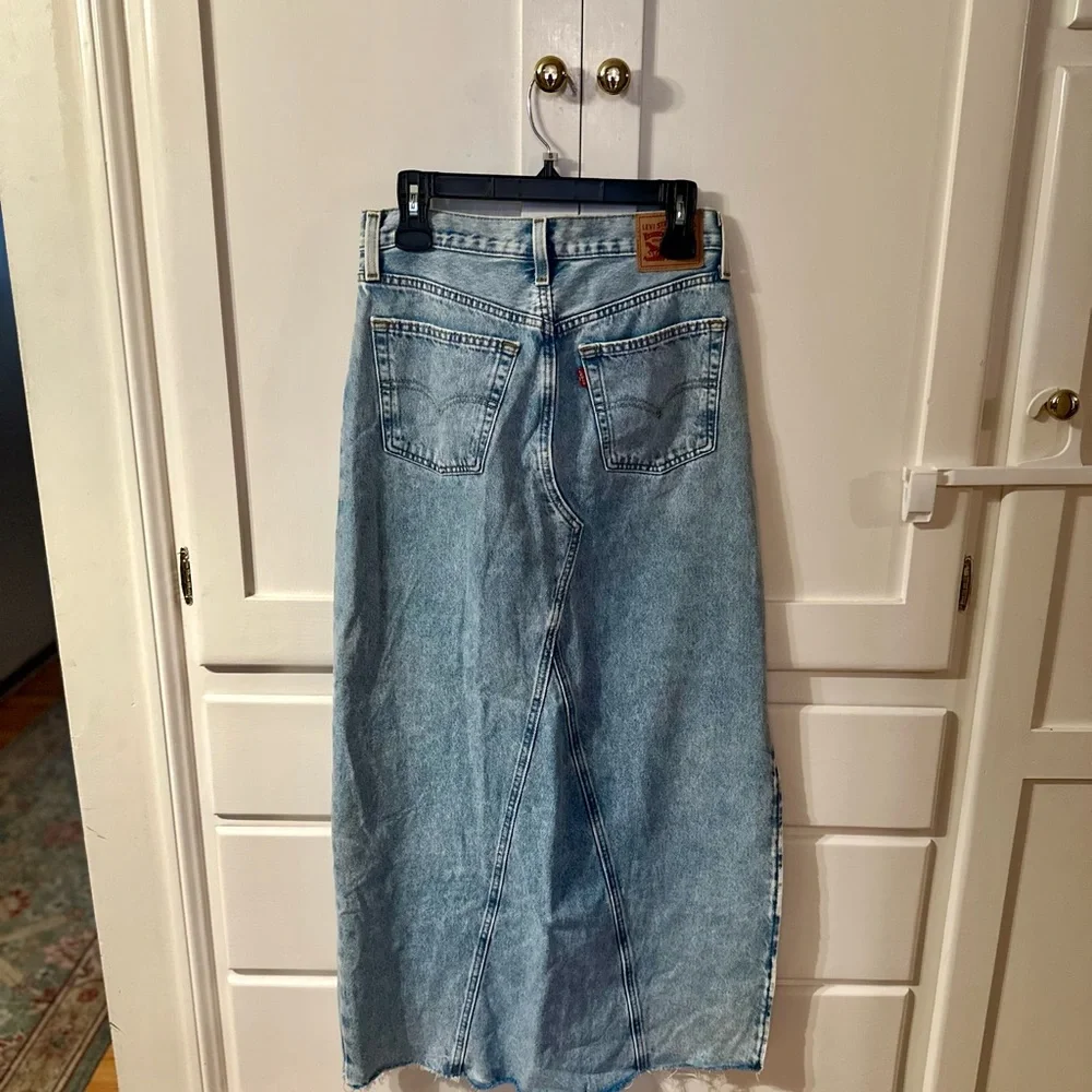 💙Levi's Iconic Side-Slit Denim Maxi Skirt - Not In The Mood💙 - Picture 4 of 8